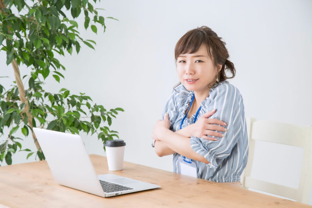汗をかいた状態で冷房の効いた室内に入ると、急激な体温低下